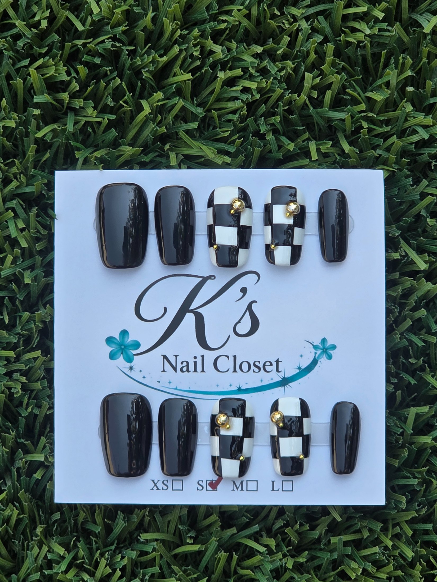 Black checkered photo 1