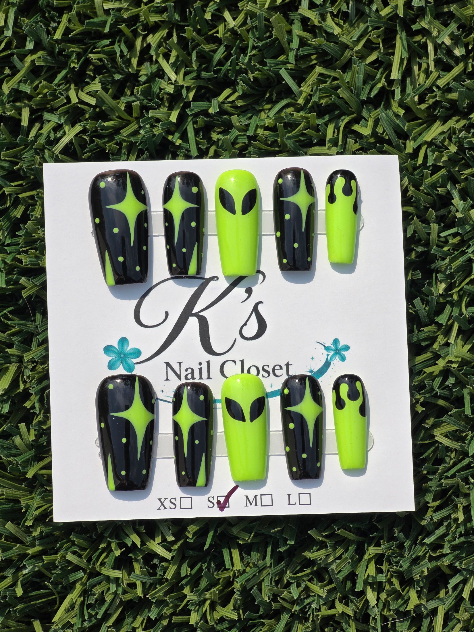 Alien Press-On Nails - Size S