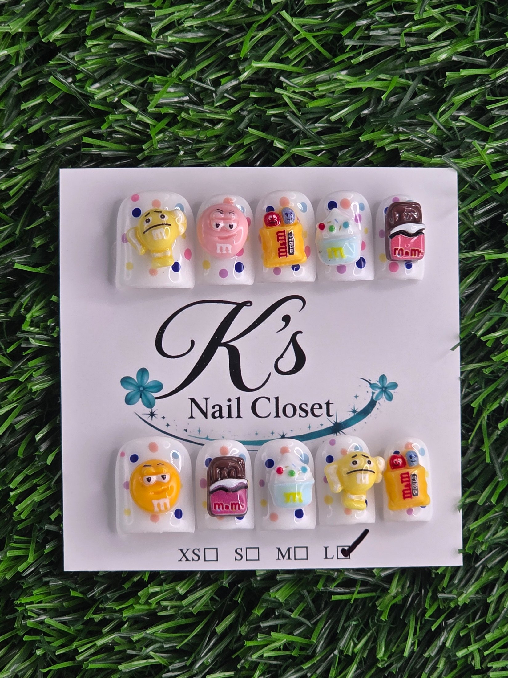 Character Set w/ Plastic Charm photo 1