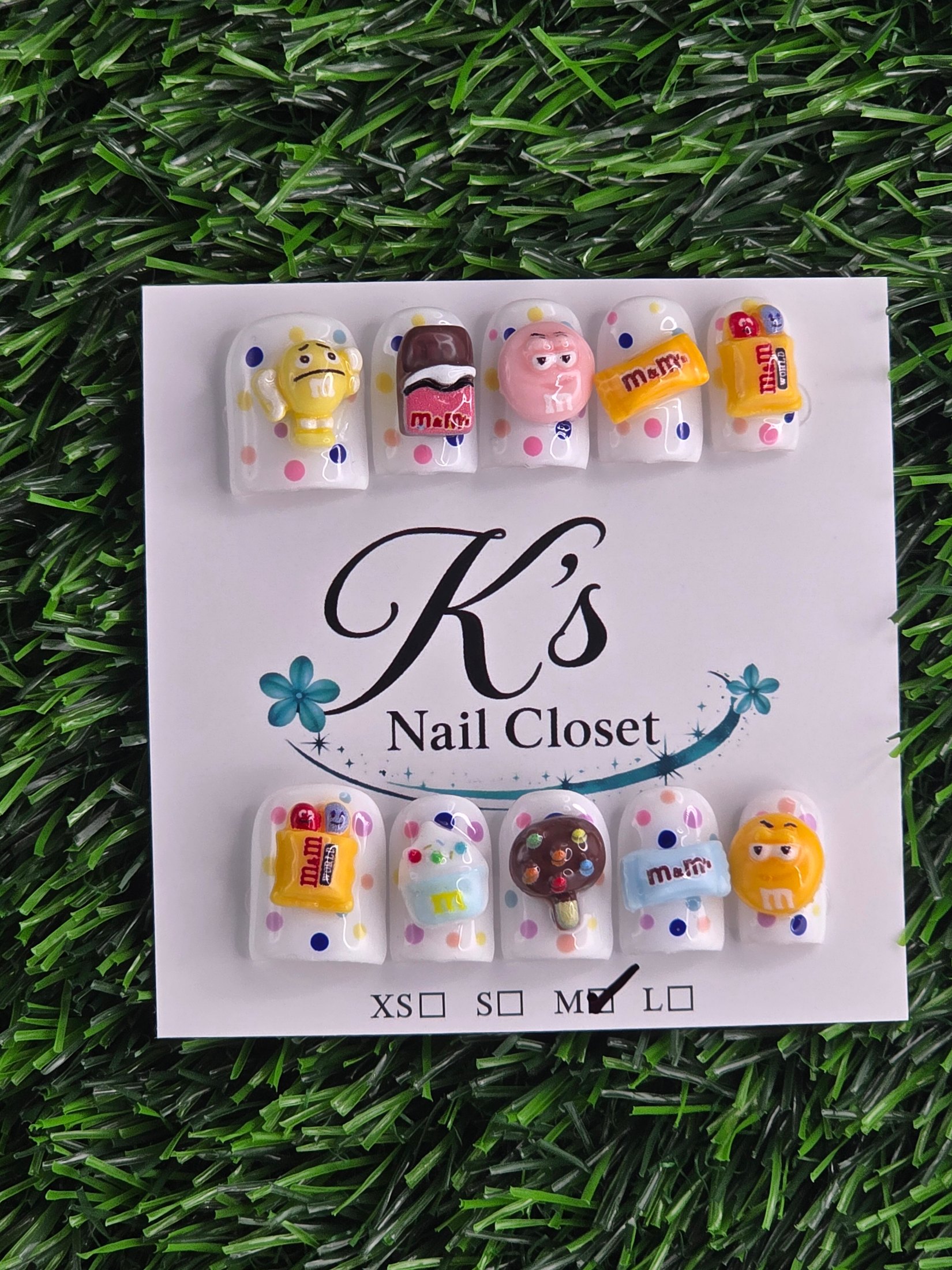 Character Set w/ Plastic Charm photo 1