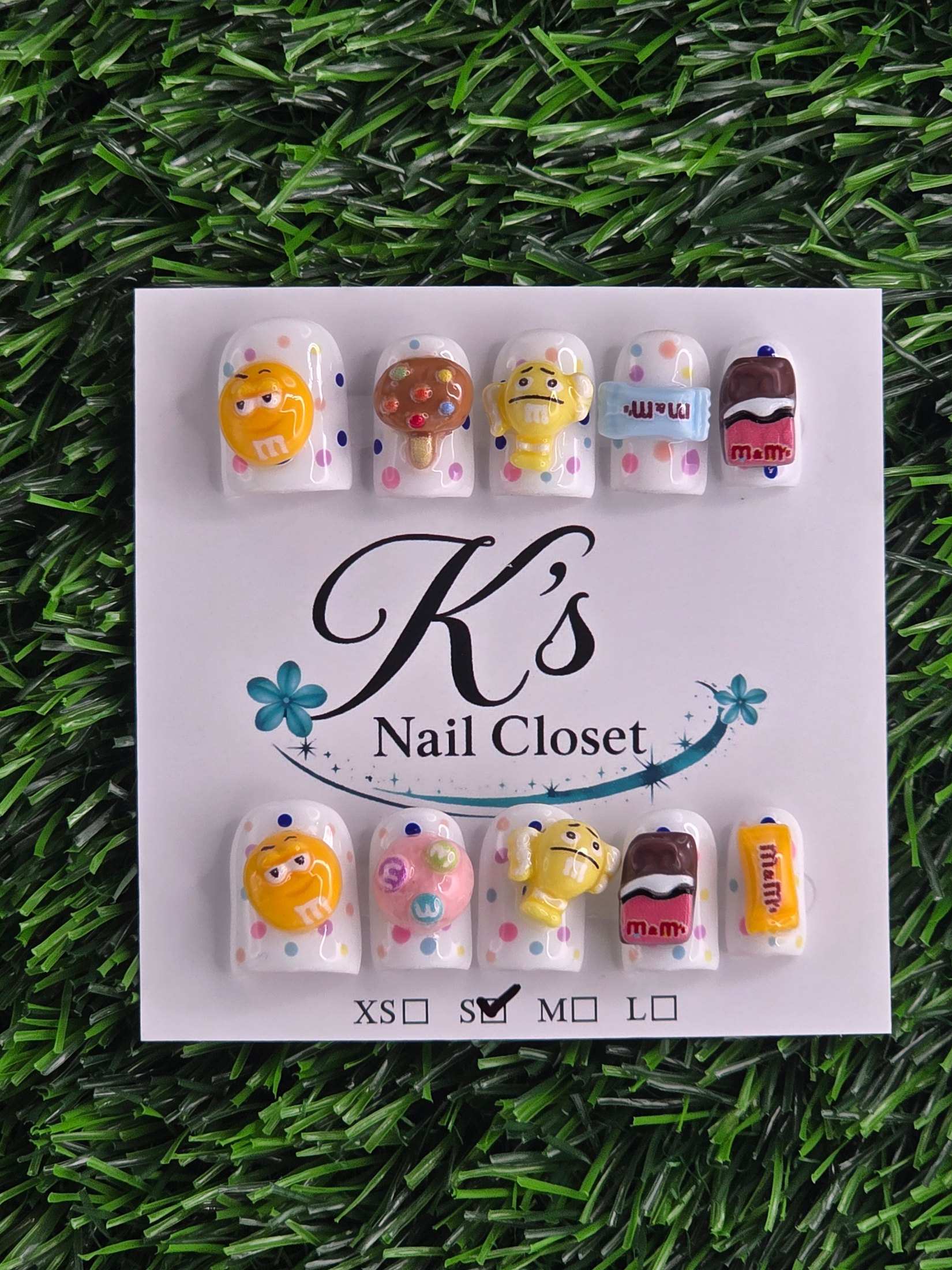 Character Set w/ Plastic Charm photo 1