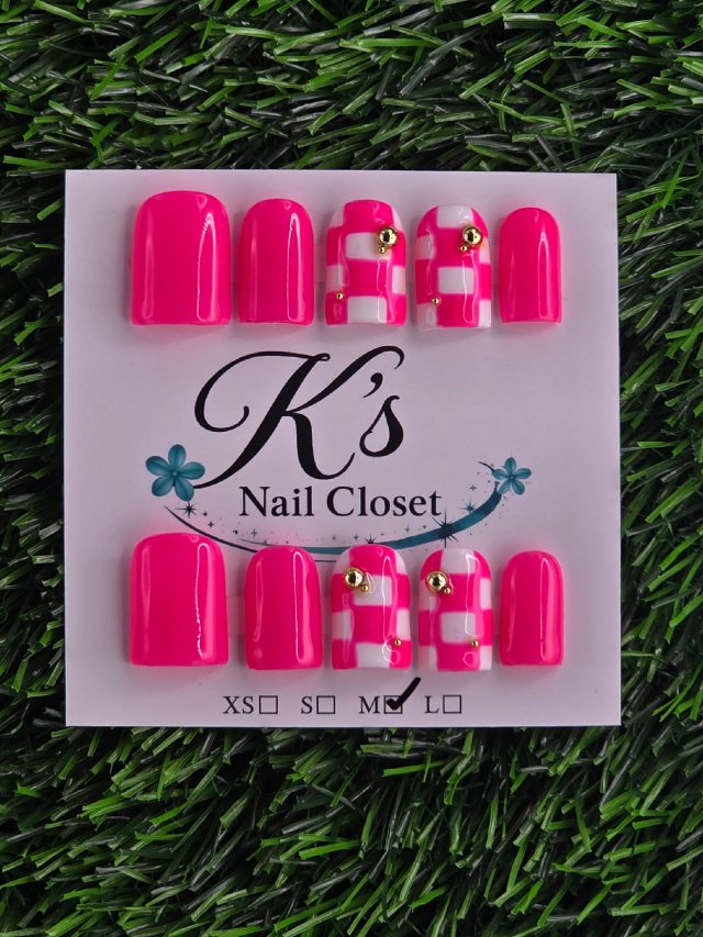 Pink Checkers