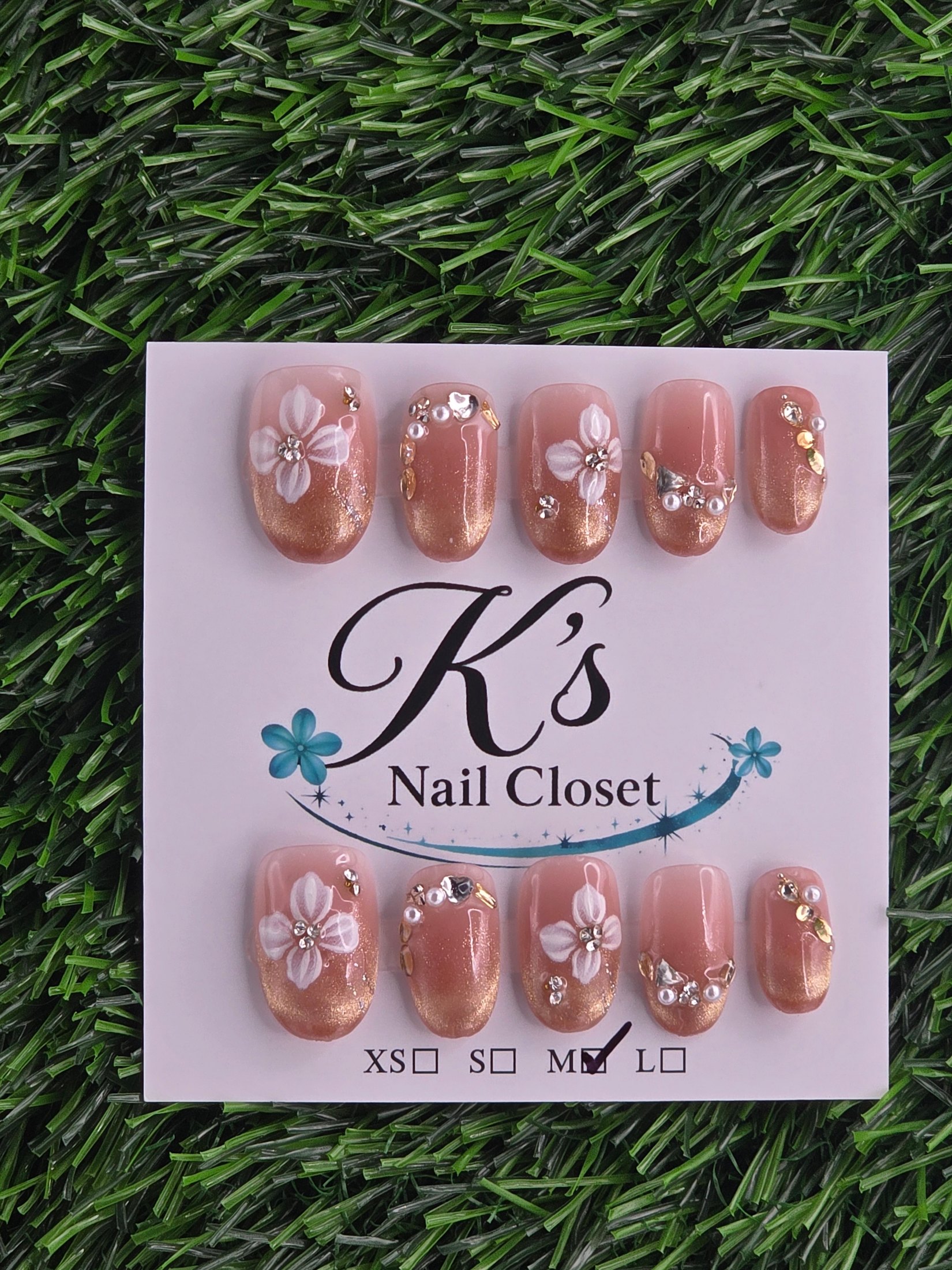 Cateye w/ White Flowers Press-On Nails - Size M